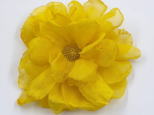 Brosa floare galbena cu diametru de 10 cm din voal matasos