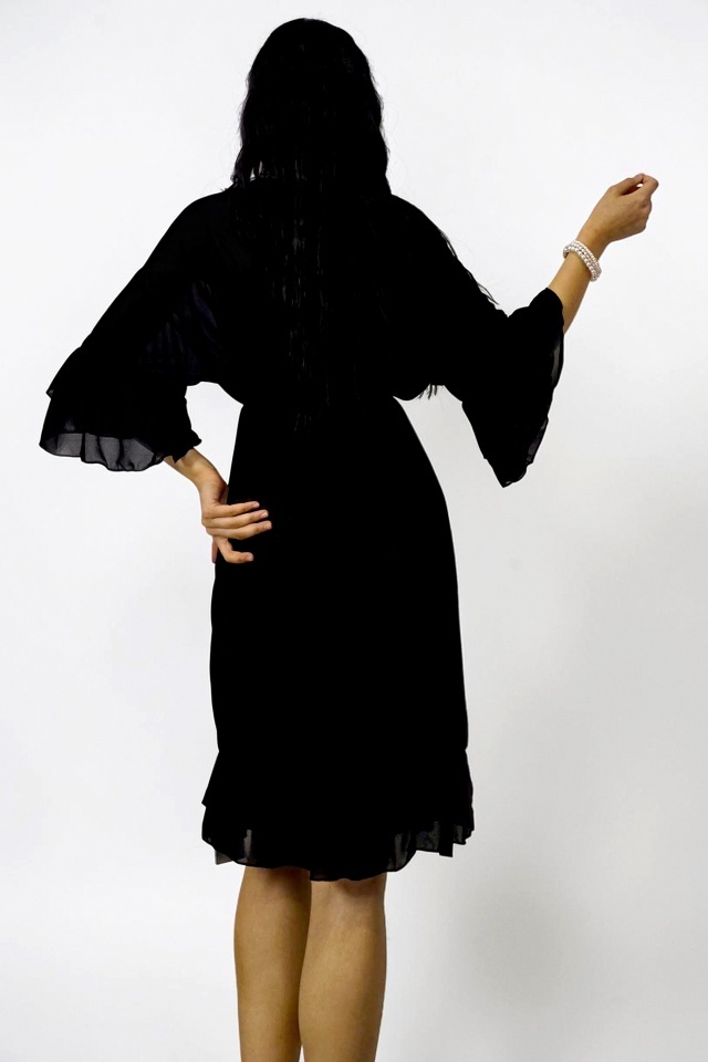 Reducere 47% - Cardigan vaporos de plaja Amber Muse, cu volane feminine si snur reglabil, Negru 2 cu volane feminine si snur reglabil