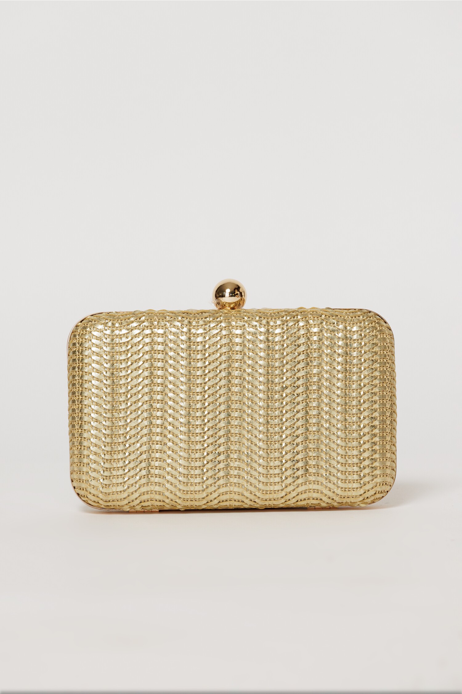 Reducere 25% - Clutch cu aspect metalic auriu cu design impletit 1 Clutch cu aspect metalic auriu cu design impletit