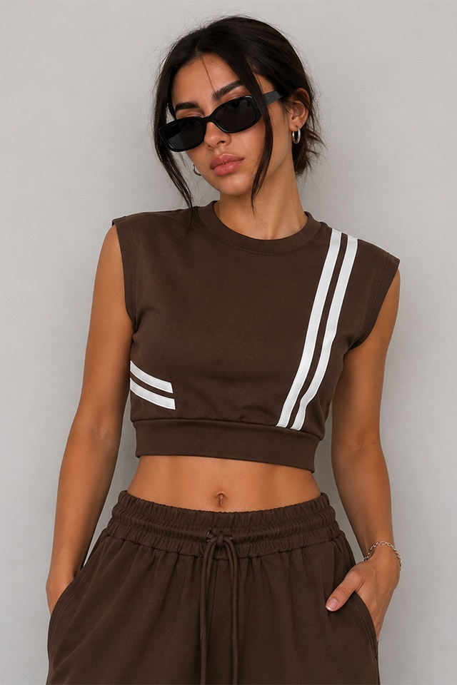 Reducere 42% - Compleu sport de dama BLAKE, cu pantaloni wide leg evazati si top crop, MARO Ciocolata 2 cu pantaloni wide leg evazati si top crop