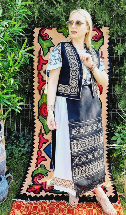 Reducere 67% - Costum Popular nr 14 format din 5 piese 1 Costum Popular nr 14 format din 5 piese