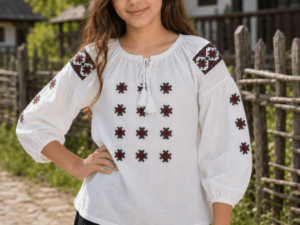 Ie traditionala fetita Eliza