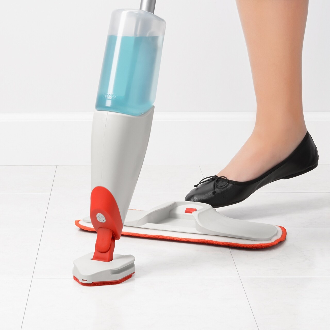 Reducere 10% - Mop Spray cu rezervor si pulverizator 2 in 1, "Good Grips" - OXO 2 "Good Grips" - OXO