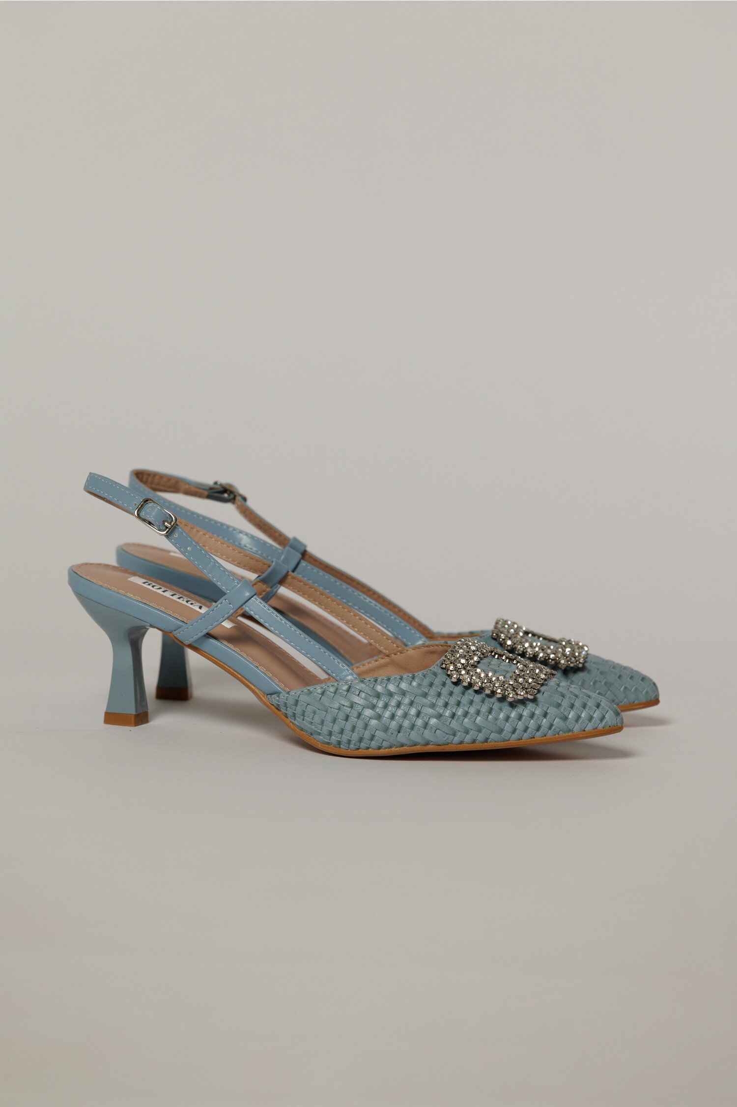 Reducere 30% - Pantofi bleu cu finisaj impletit si accesoriu cu pietre stralucitoare 1 Pantofi bleu cu finisaj impletit si accesoriu cu pietre stralucitoare