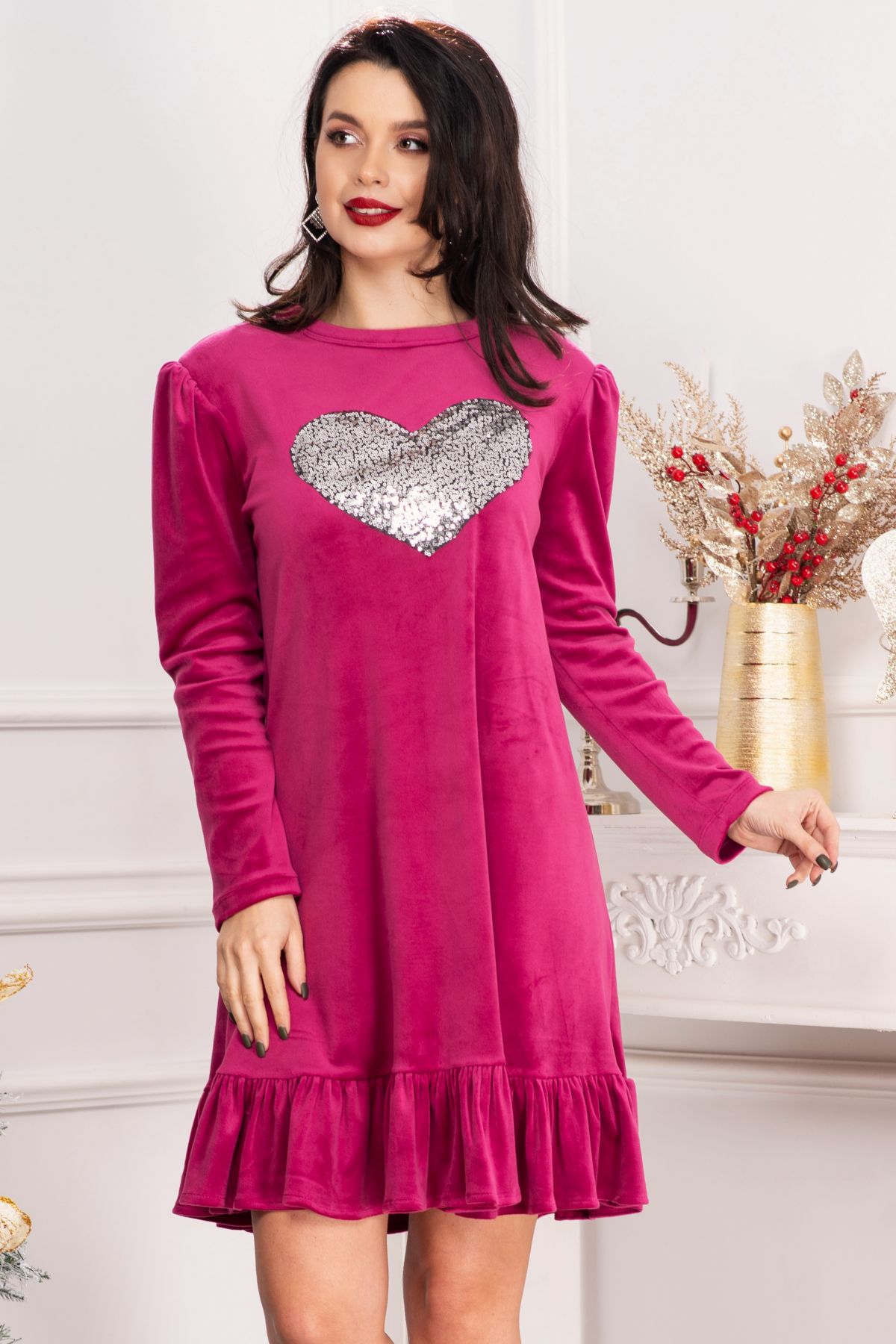 Reducere 35% - Rochie dama Alma mov din catifea cu inima din paiete 1 Rochie dama Alma mov din catifea cu inima din paiete