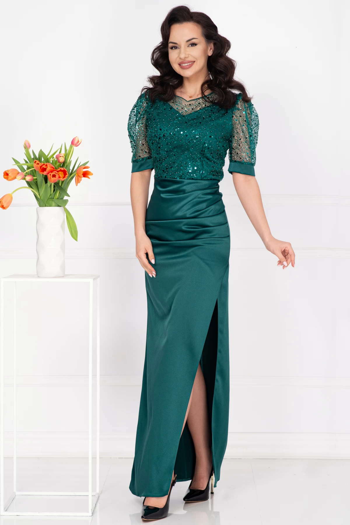 Reducere 40% - Rochie de seara Sophia verde din tafta cu bust din paiete 1 Rochie de seara Sophia verde din tafta cu bust din paiete