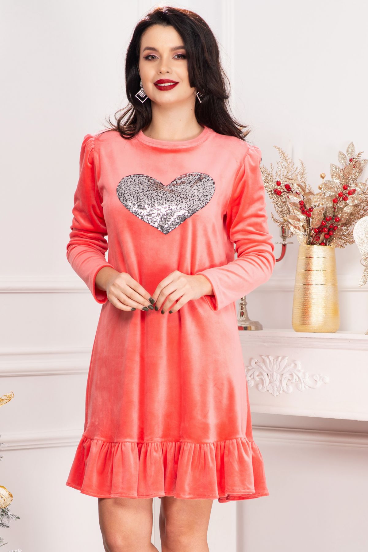 Reducere 35% - Rochie din catifea Alma roz cu inima din paiete 1 Rochie din catifea Alma roz cu inima din paiete
