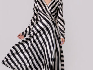 Rochie eleganta cu dungi albe si negre si aspect petrecut