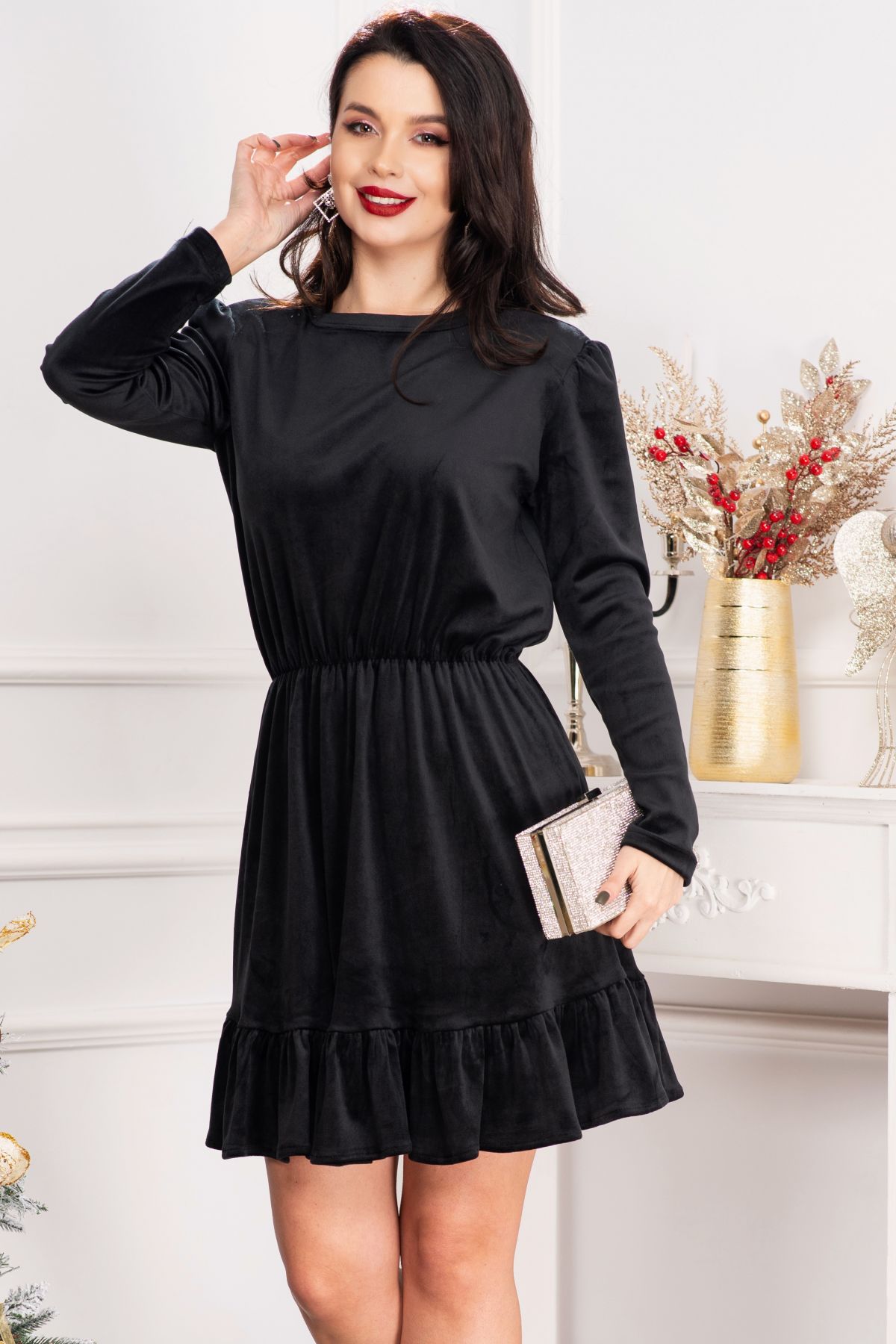 Reducere 35% - Rochie in clos Cherry din catifea neagra cu volanas 1 Rochie in clos Cherry din catifea neagra cu volanas