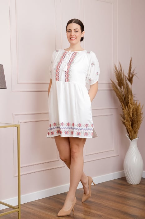 Reducere 44% - Rochie traditionala alba cu motiv geometric multicolor Aniela 1 Rochie traditionala alba cu motiv geometric multicolor Aniela