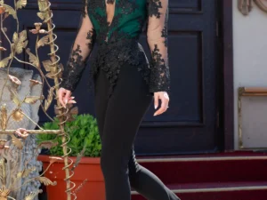 Salopeta pretioasa Raluca cambrata cu bust verde si broderie aplicata