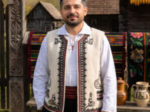 Vesta traditionala Lazar 31