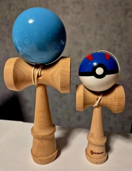 Reducere 55% - Kendama Profi BIG-XXXL USA ,albastru si o kendama mini cadou 1 Kendama Profi BIG-XXXL USA