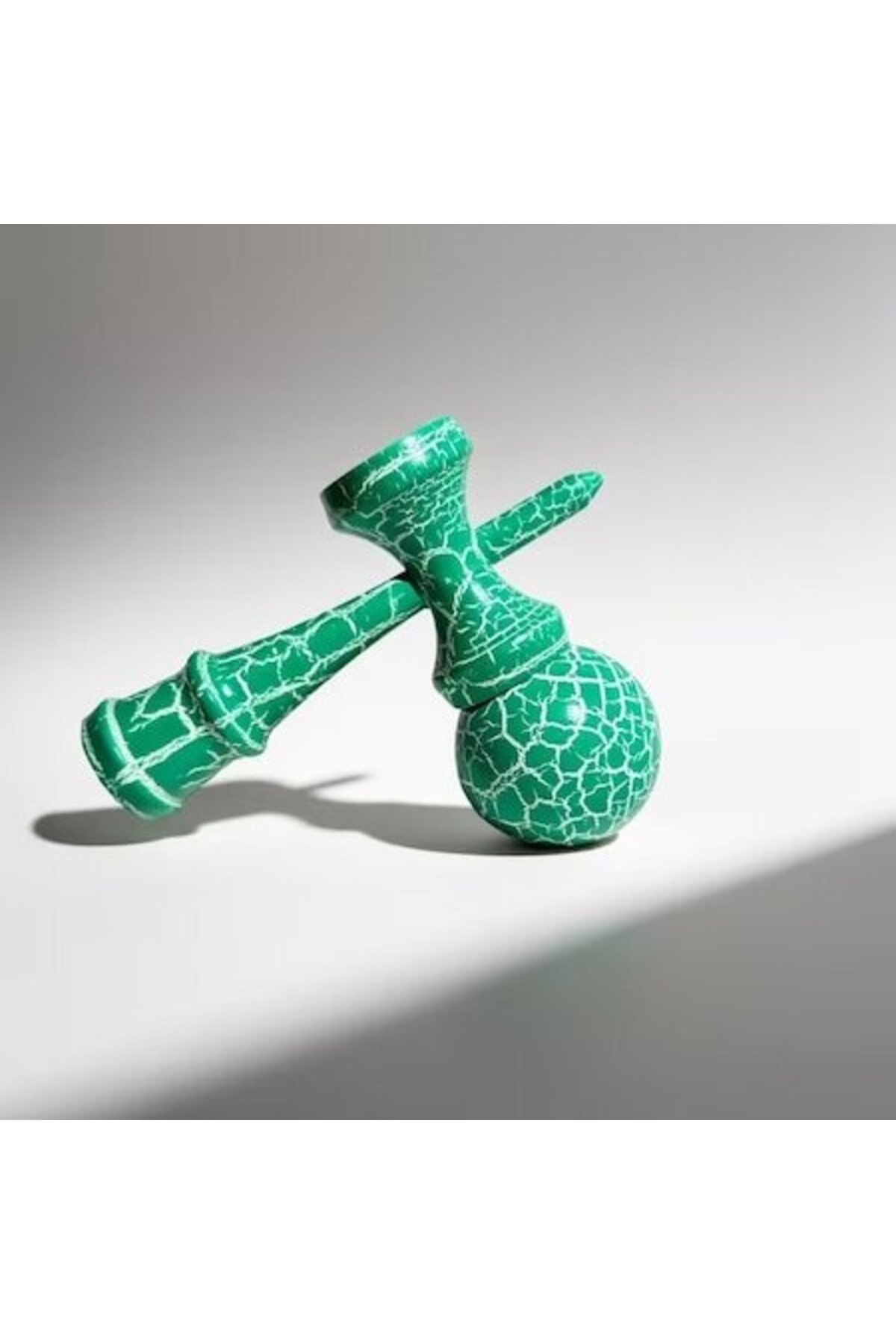 Reducere 75% – Kendama Profesionala- Culoare Verde-Alb , Model Crapat si ata cadou 1 Kendama Profesionala- Culoare Verde-Alb