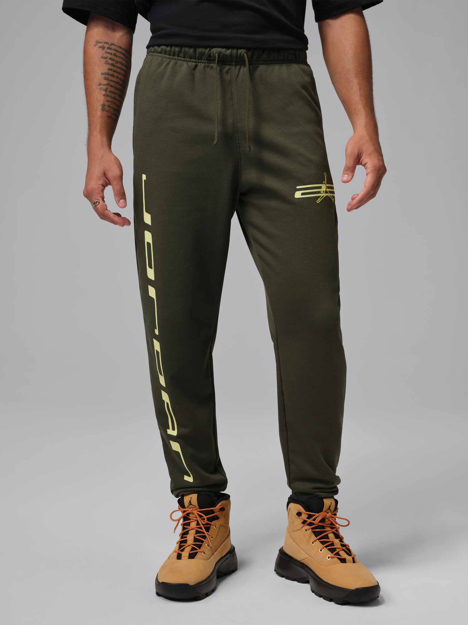 Reducere 40% - Pantaloni sport M J Df Spt Csvr Gfx Flc Pnt 1 Pantaloni sport M J Df Spt Csvr Gfx Flc Pnt