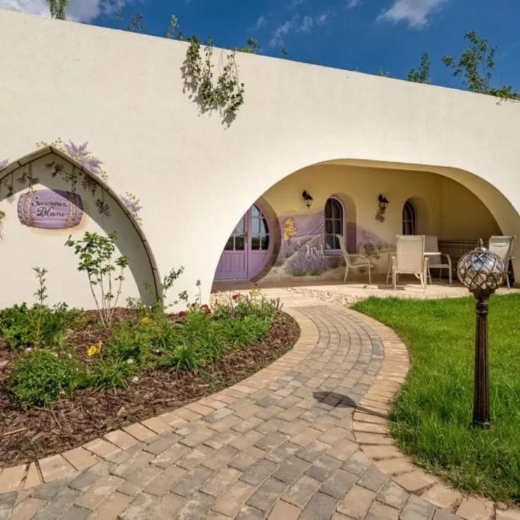 Reducere 5% - Flori, cina si cazare bungalow Casa Timis 1 Flori
