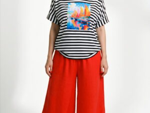 Bluza cu dungi alb bleumarin si panou aplicat - peisaj italian cu barci