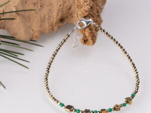 Bratara argint subtire din hematit auriu si cubic zirconia verde