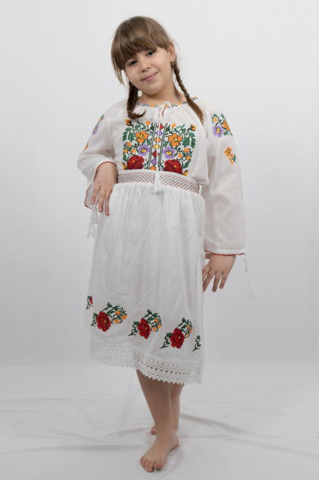 Reducere 57% - Compleu traditional fetite Marinela 2 1 Compleu traditional fetite Marinela 2