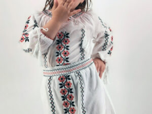 Compleu traditional fetite Marinela