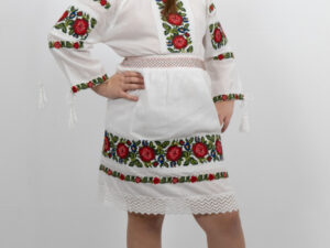 Compleu traditional fetite Eleonora