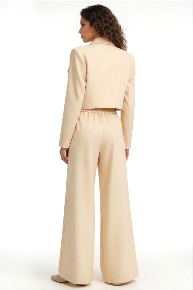 Reducere 40% - Costum office Marcella, cu sacou structurat si pantaloni evazati, Bej, Marime S/M 2 cu sacou structurat si pantaloni evazati