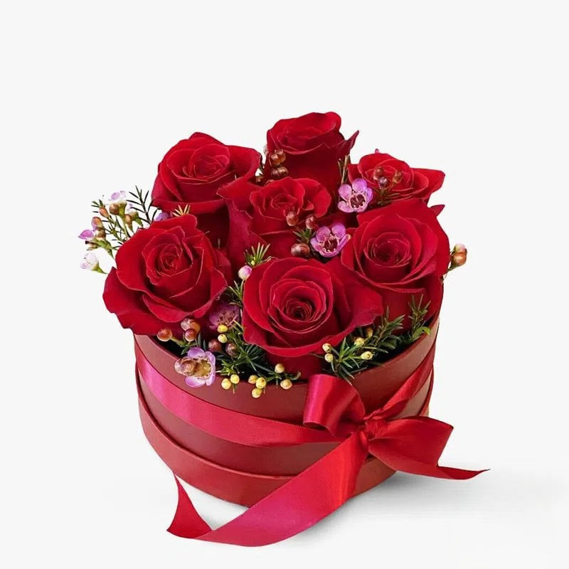 Reducere 10% - Cutie cu 7 trandafiri rosii 1 Cutie cu 7 trandafiri rosii