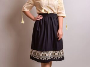 Fusta traditionala neagra cu broderie florala crem Emilia