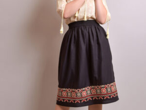 Fusta traditionala neagra cu broderie florala multicolora Narcisa