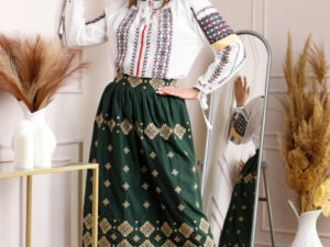 Fusta traditionala verde cu broderie florala aurie Ramona 02