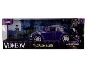 JADA WEDNESDAY SET MASINUTA METALICA VOLKSWAGEN BEETLE 1:24 SI FIGURINA METALICA WEDNESDAY 7CM