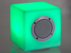 Lampa LED cu difuzor Bluetooth