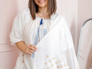 Marama traditionala alba cu broderie florala aurie Livia