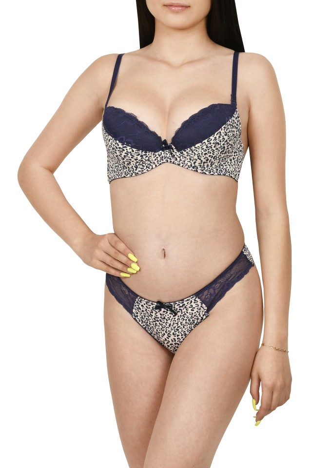 Reducere 27% – Set sutien cu chilot, imprimeu leopard, bleumarin (Marime chilot: M, Marime cupa: 70A) 1 Set sutien cu chilot