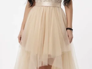 Rochie eleganta din tull de culoare bej prevazuta cu broderie in partea superioara