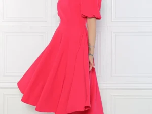 Rochie eleganta clos fucsia cu buzunare laterale confectionata din material vaporos