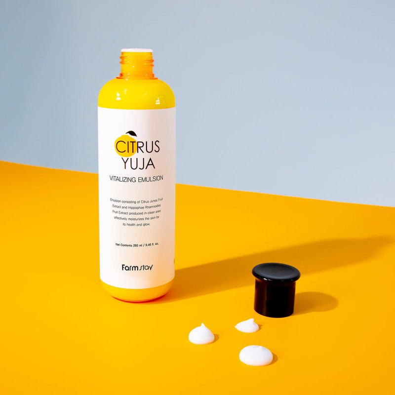 Reducere 40% – Emulsie facială cu extract de yuzu 280ml - Farmstay 1 Emulsie facială cu extract de yuzu 280ml - Farmstay
