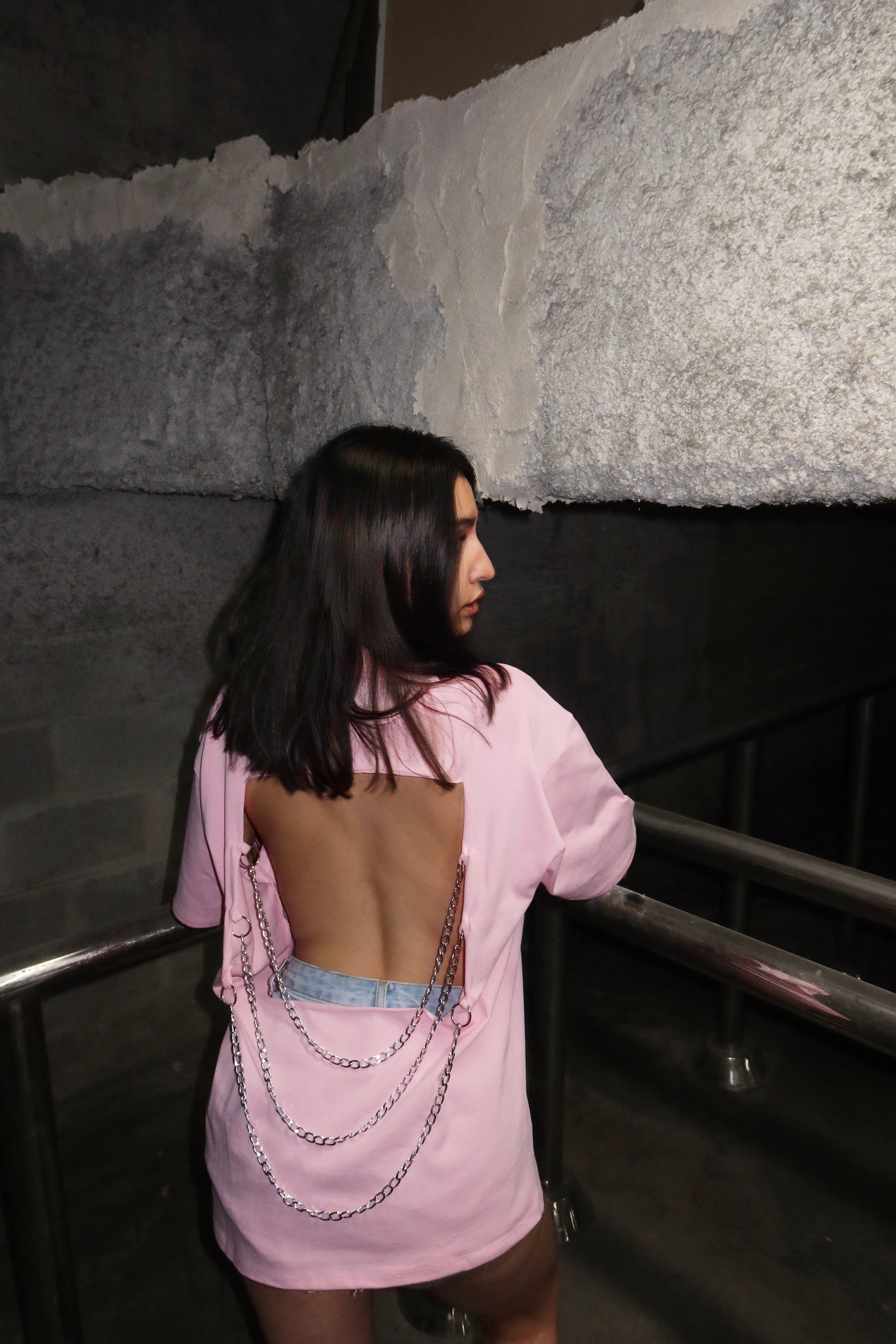 Reducere 39% – Pink Chain Back Slogan T-Shirt - One size 1 Pink Chain Back Slogan T-Shirt - One size