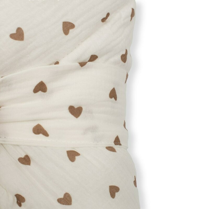 Reducere 53% – Paturica de infasat din muselina New Baby Little Heart 75x75 cm inchidere cu panglica 2 Reducere 53% – Paturica de infasat din muselina New Baby Little Heart 75x75 cm inchidere cu panglica - imagine 2