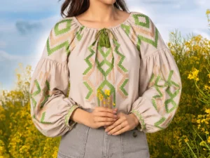 Bluza traditionala bej din vascoza cu broderie verde