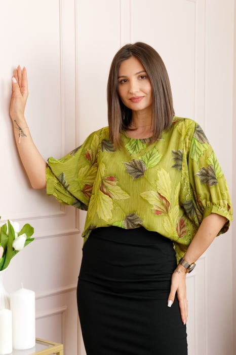 Reducere 47% – Bluza verde lime cu imprimeu floral Harper plus size 1 Bluza verde lime cu imprimeu floral Harper plus size