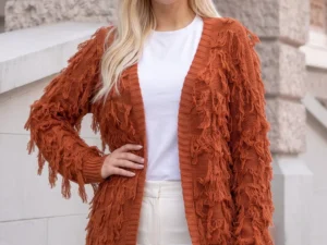 Cardigan pufos cu franjuri
