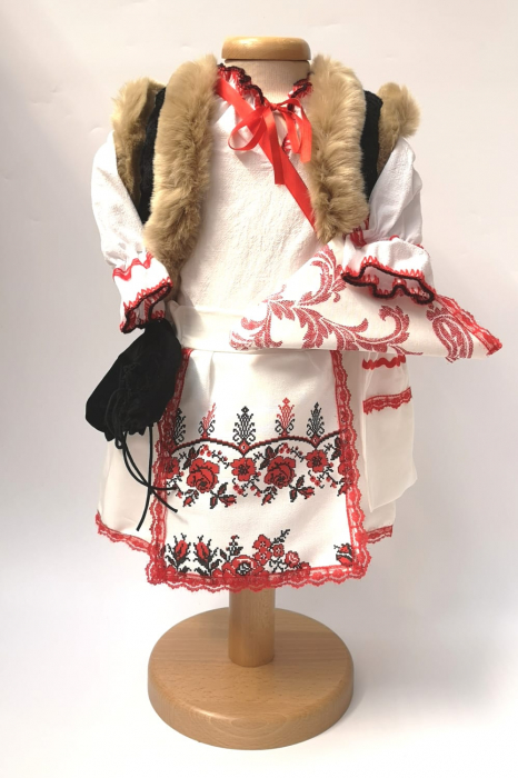 Reducere 61% – Compleu traditional Fetita 3 1 Compleu traditional Fetita 3