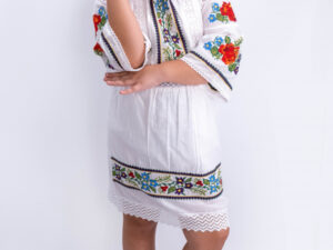 Compleu traditional fetite Flavia