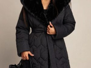 Geaca dama lunga neagra matlasata cu gluga si blana eco Eira
