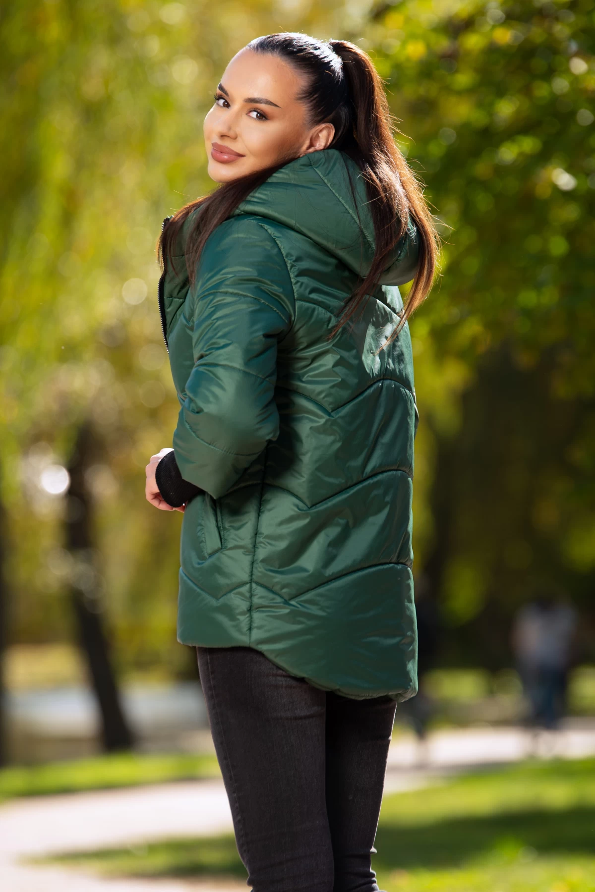 Reducere 35% – Geaca verde matlasata Denisa cu mansete din tricot si gluga 2 Reducere 35% – Geaca verde matlasata Denisa cu mansete din tricot si gluga - imagine 2
