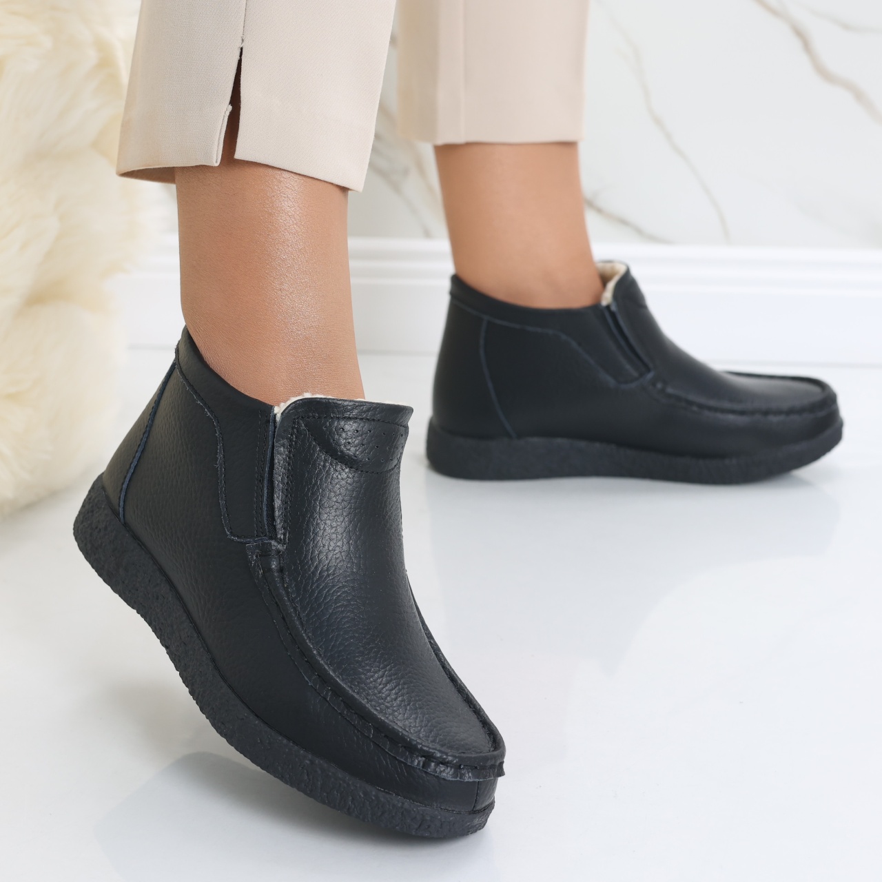 Reducere 48% – Ghete dama Imblanite Negre din Piele Naturala Dasina 2 Reducere 48% – Ghete dama Imblanite Negre din Piele Naturala Dasina - imagine 2