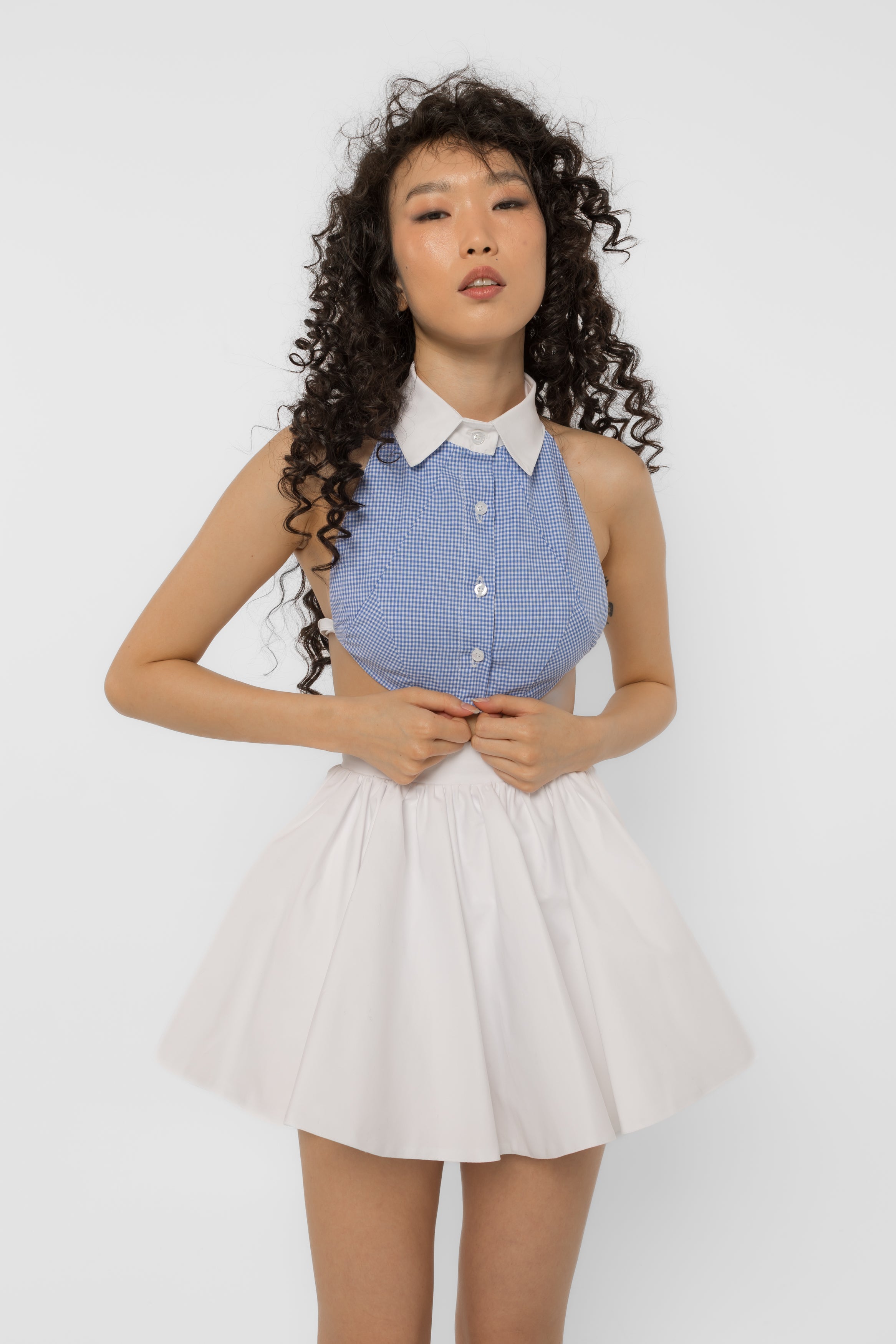 Reducere 40% – Blue Gingham Shirt Halter Crop Top - S 1 Blue Gingham Shirt Halter Crop Top - S