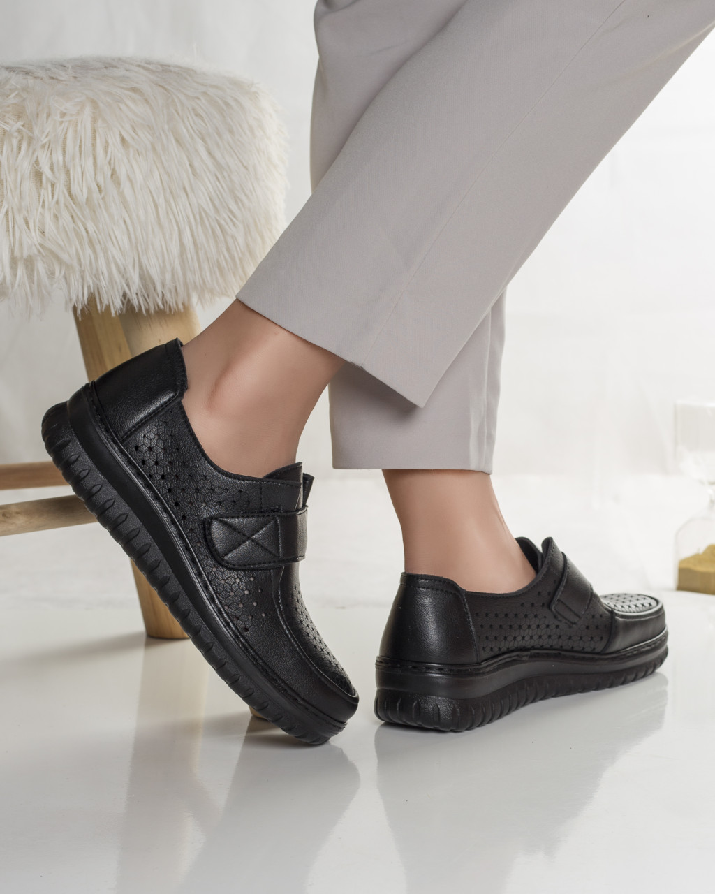 Reducere 43% – Pantofi dama casual negri din piele ecologica tani 2 Reducere 43% – Pantofi dama casual negri din piele ecologica tani - imagine 2