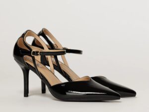 Pantofi eleganti negri aspect lucios cu bareta si decupaj lateral